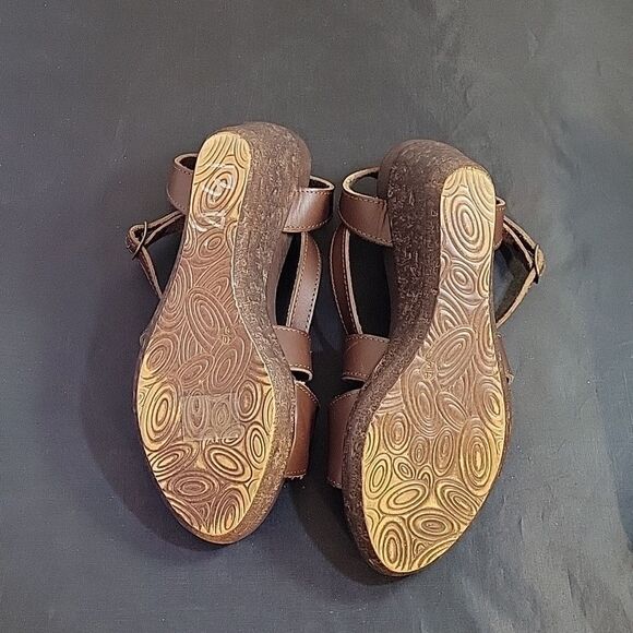 CLOUDWALKERS DOUBLE STRAP OPEN TOE WEDGE SANDAL - Picture 15 of 16